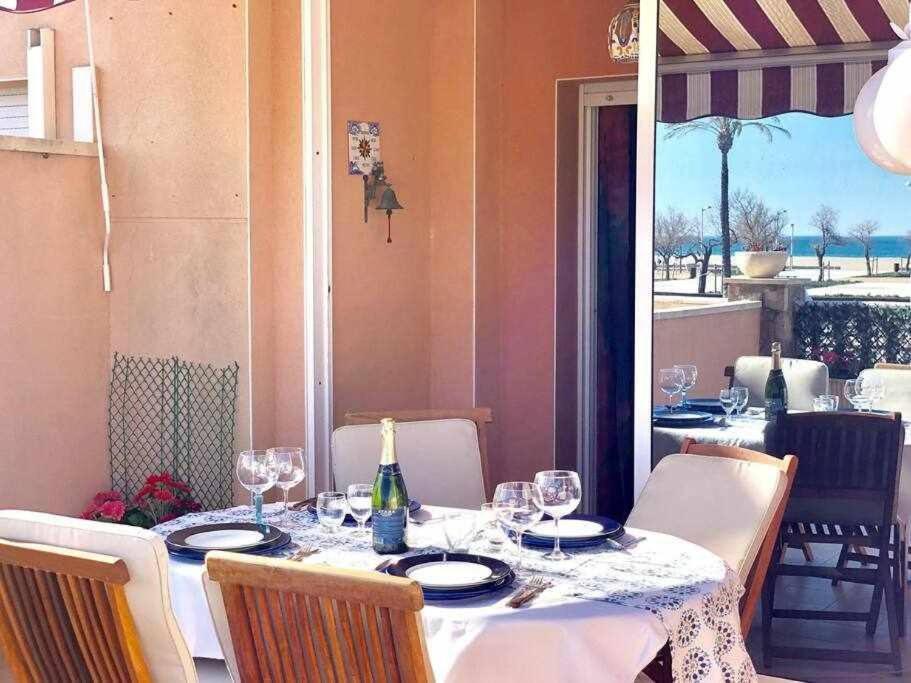 Encantador Apto. Con Gran Terraza Frente Al Mar * Empuriabrava